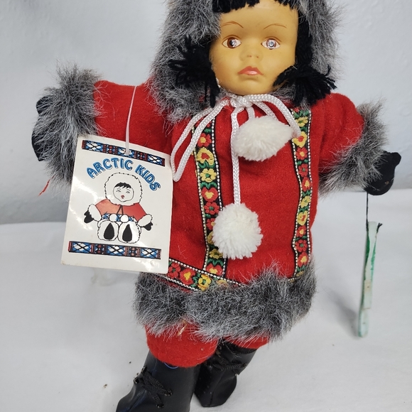 Collectible Arctic Kids Eskimo doll 7" tall - Picture 3 of 6